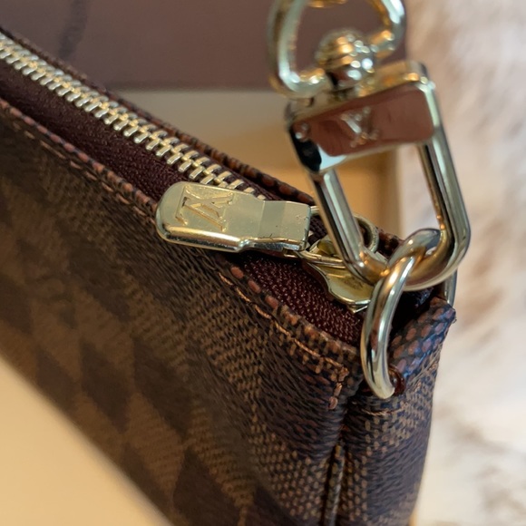 Louis Vuitton Clutch - Picture 6 of 14